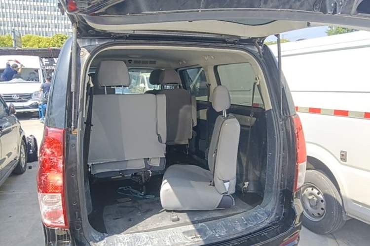 Used FORTHING Lingzhi PLUS 2024 1.5T Manual Comfort Version 7 Seats Trunk