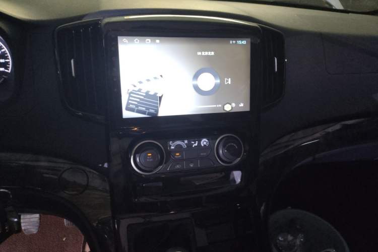 Used FORTHING Lingzhi PLUS 2024 1.5T Manual Luxury 9-Seater Audio And AC Panel