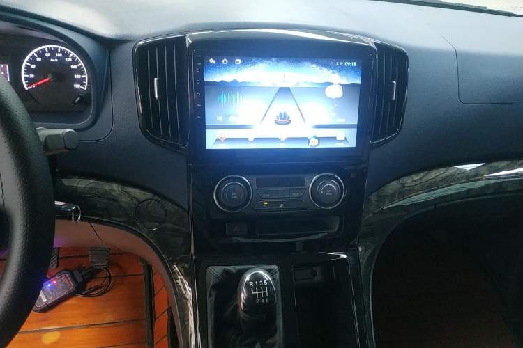 Used FORTHING Lingzhi PLUS 2024 1.5T Manual Luxury 7-Seater Audio And AC Panel