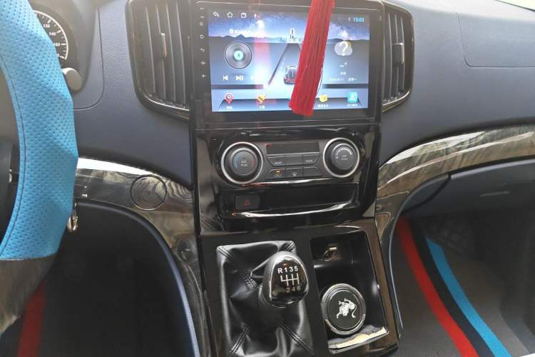 Used FORTHING Lingzhi PLUS 2024 1.5T Manual Luxury 7-Seater Audio And AC Panel
