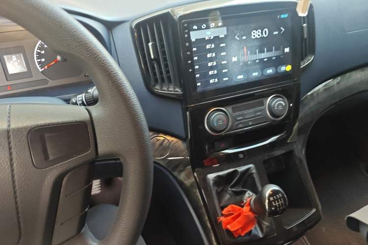 Used FORTHING Lingzhi PLUS 2024 1.5T Manual Luxury 7-Seater Audio And AC Panel