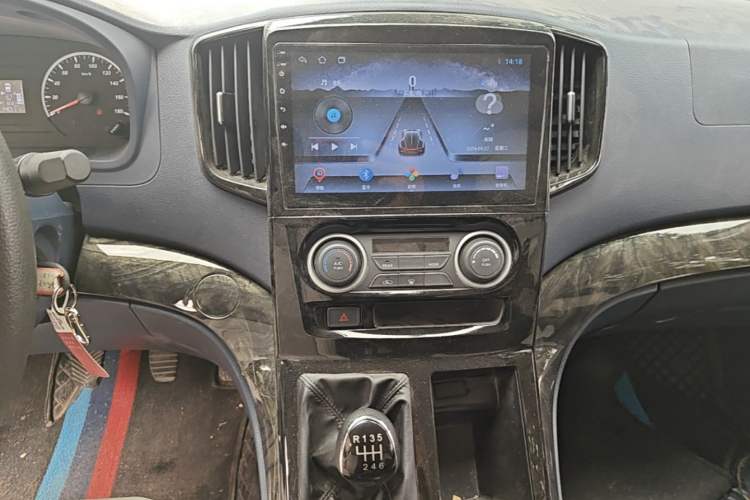 Used FORTHING Lingzhi PLUS 2024 1.5T Manual Luxury 7-Seater Audio And AC Panel