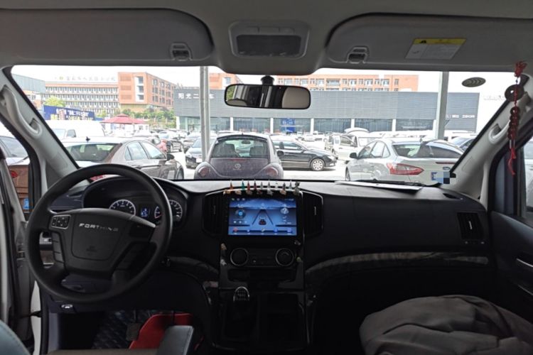 Used FORTHING Lingzhi PLUS 2024 1.5T Manual Luxury 7-Seater Center Console