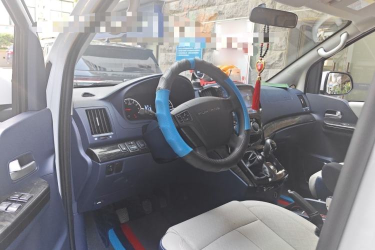 Used FORTHING Lingzhi PLUS 2024 1.5T Manual Luxury 7-Seater Center Console