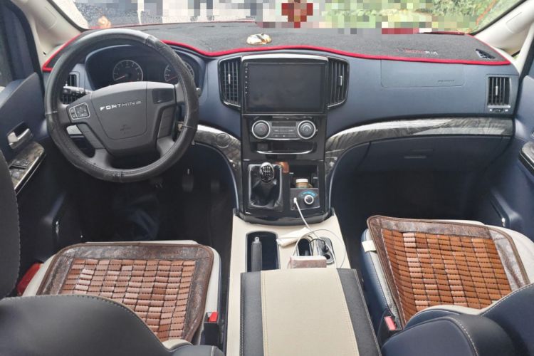 Used FORTHING Lingzhi PLUS 2024 1.5T Manual Luxury 9-Seater Center Console