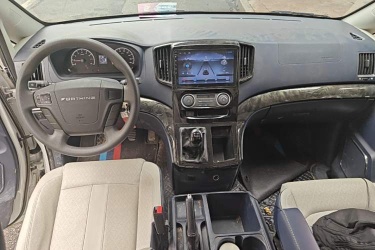 Used FORTHING Lingzhi PLUS 2024 1.5T Manual Luxury 7-Seater Center Console