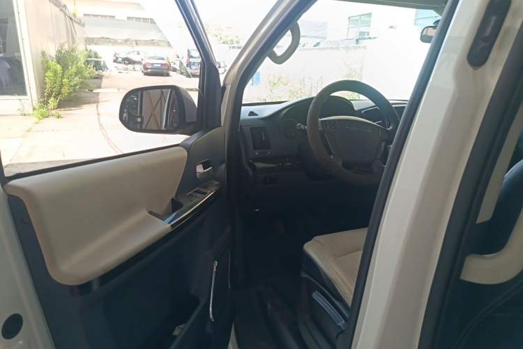 Used FORTHING Lingzhi PLUS 2024 1.5T Manual Luxury 7-Seater Driver Seat