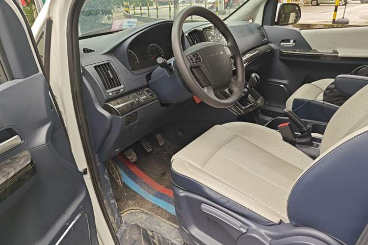 Used FORTHING Lingzhi PLUS 2024 1.5T Manual Luxury 7-Seater Driver Seat