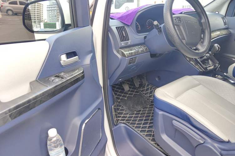 Used FORTHING Lingzhi PLUS 2024 1.5T Manual Luxury 7-Seater Driver Seat
