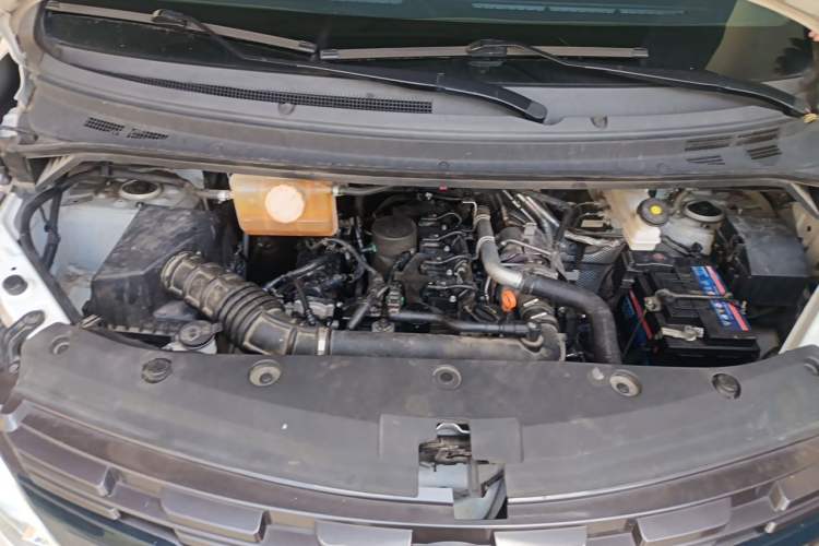 Used FORTHING Lingzhi PLUS 2024 1.5T Manual Luxury 7-Seater Engine Bay