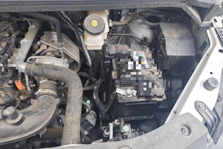 Used FORTHING Lingzhi PLUS 2024 1.5T Manual Luxury 9-Seater Engine Bay Left