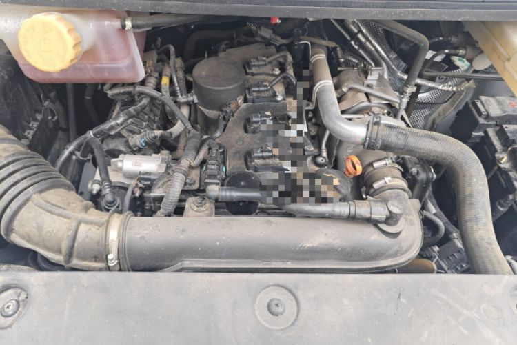 Used FORTHING Lingzhi PLUS 2024 1.5T Manual Luxury 9-Seater Engine Bay