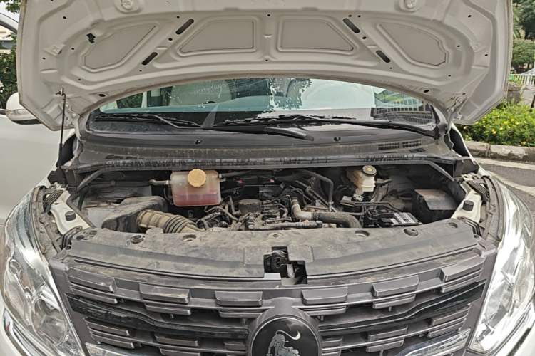 Used FORTHING Lingzhi PLUS 2024 1.5T Manual Luxury 7-Seater Engine Bay
