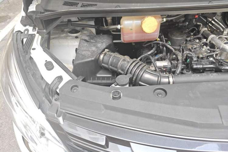 Used FORTHING Lingzhi PLUS 2024 1.5T Manual Luxury 7-Seater Engine Bay Right