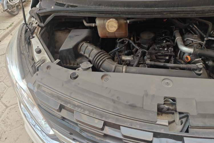 Used FORTHING Lingzhi PLUS 2024 1.5T Manual Luxury 7-Seater Engine Bay Right