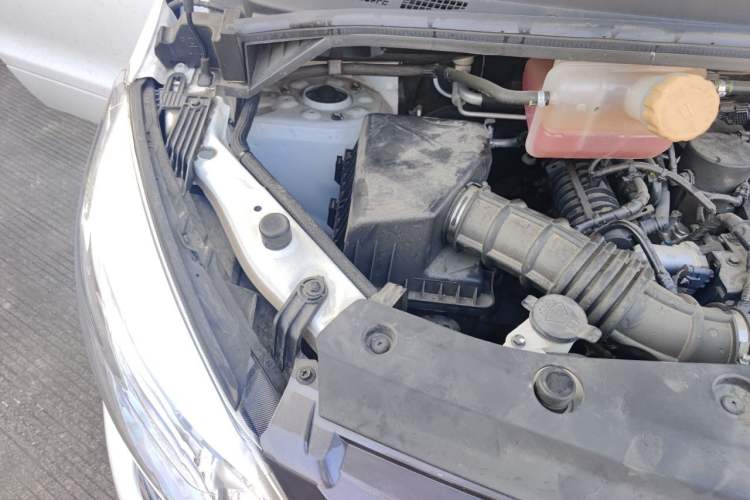 Used FORTHING Lingzhi PLUS 2024 1.5T Manual Luxury 7-Seater Engine Bay Right