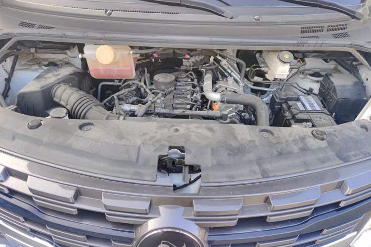 Used FORTHING Lingzhi PLUS 2024 1.5T Manual Luxury 7-Seater Engine Bay