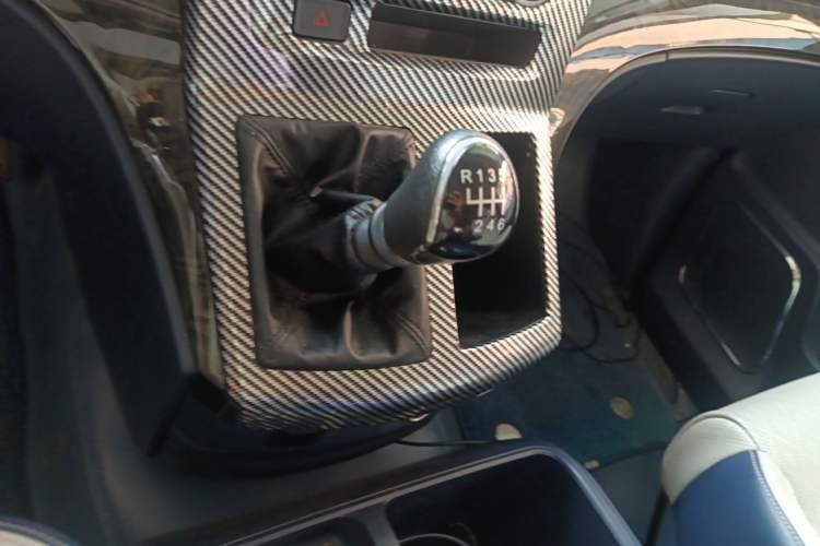 Used FORTHING Lingzhi PLUS 2024 1.5T Manual Luxury 7-Seater Gear Lever