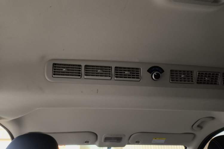 Used FORTHING Lingzhi PLUS 2024 1.5T Manual Luxury 7-Seater Headliner