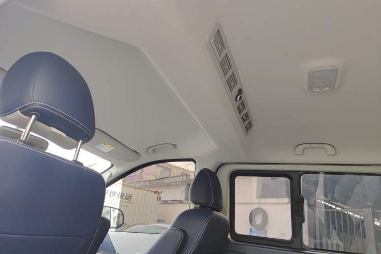 Used FORTHING Lingzhi PLUS 2024 1.5T Manual Luxury 7-Seater Headliner