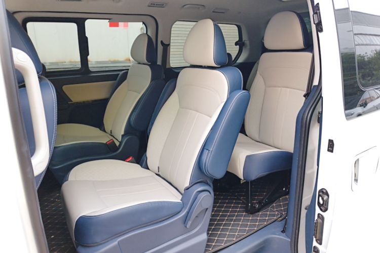 Used FORTHING Lingzhi PLUS 2024 1.5T Manual Luxury 9-Seater Interior 3