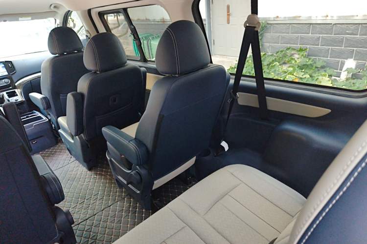 Used FORTHING Lingzhi PLUS 2024 1.5T Manual Luxury 9-Seater Interior 6