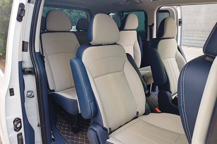 Used FORTHING Lingzhi PLUS 2024 1.5T Manual Luxury 9-Seater Interior 8