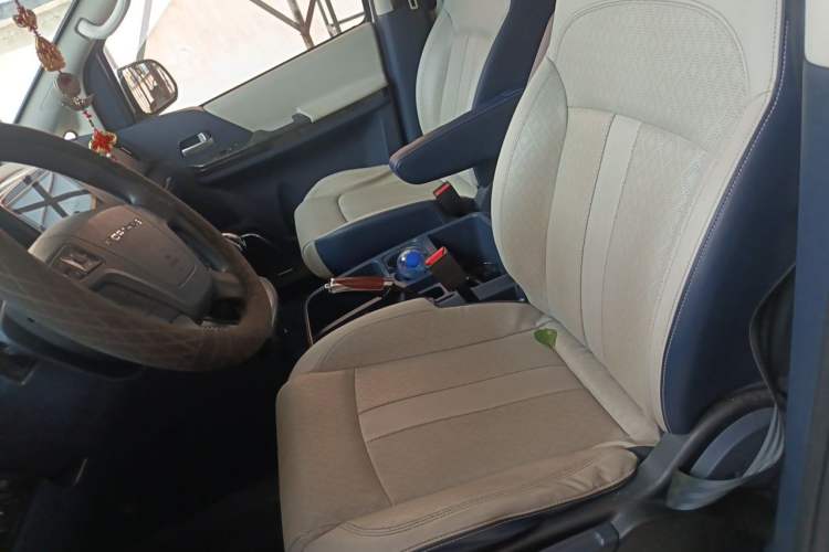 Used FORTHING Lingzhi PLUS 2024 1.5T Manual Luxury 7-Seater Left Front Seat