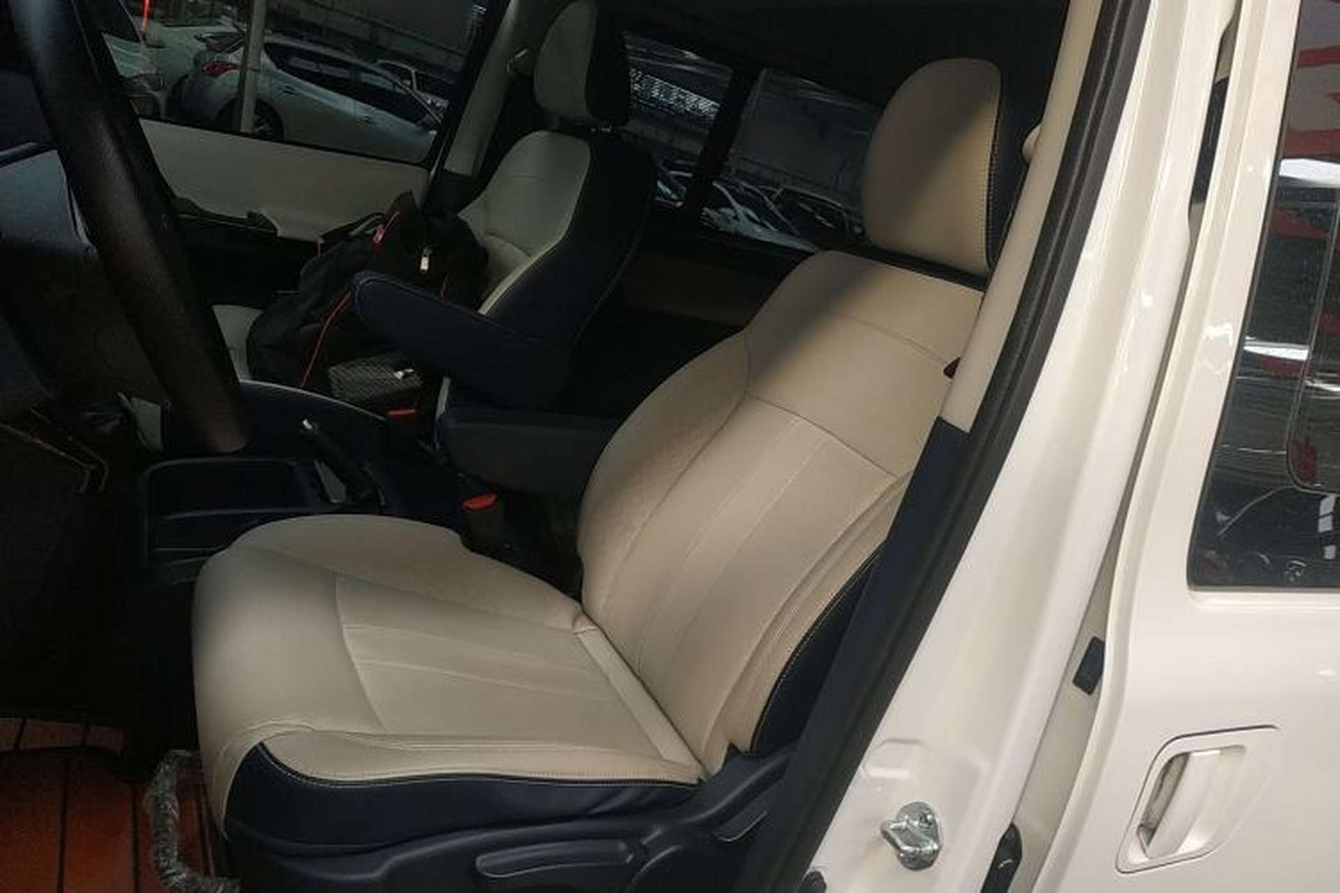 Used FORTHING Lingzhi PLUS 2024 1.5T Manual Luxury 7-Seater Left Front Seat