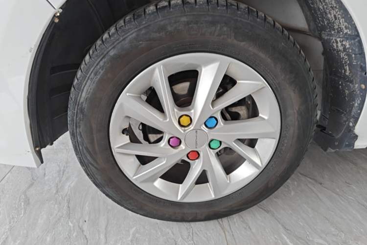 Used FORTHING Lingzhi PLUS 2024 1.5T Manual Luxury 7-Seater Left Front Wheel Hub
