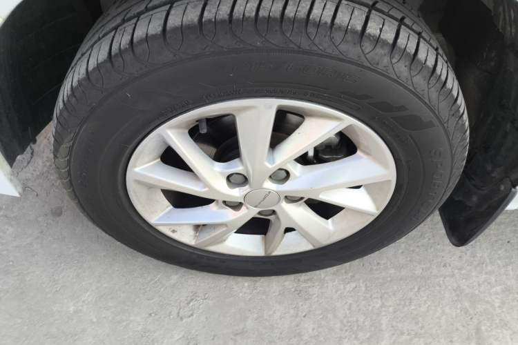 Used FORTHING Lingzhi PLUS 2024 1.5T Manual Luxury 7-Seater Left Front Wheel Hub