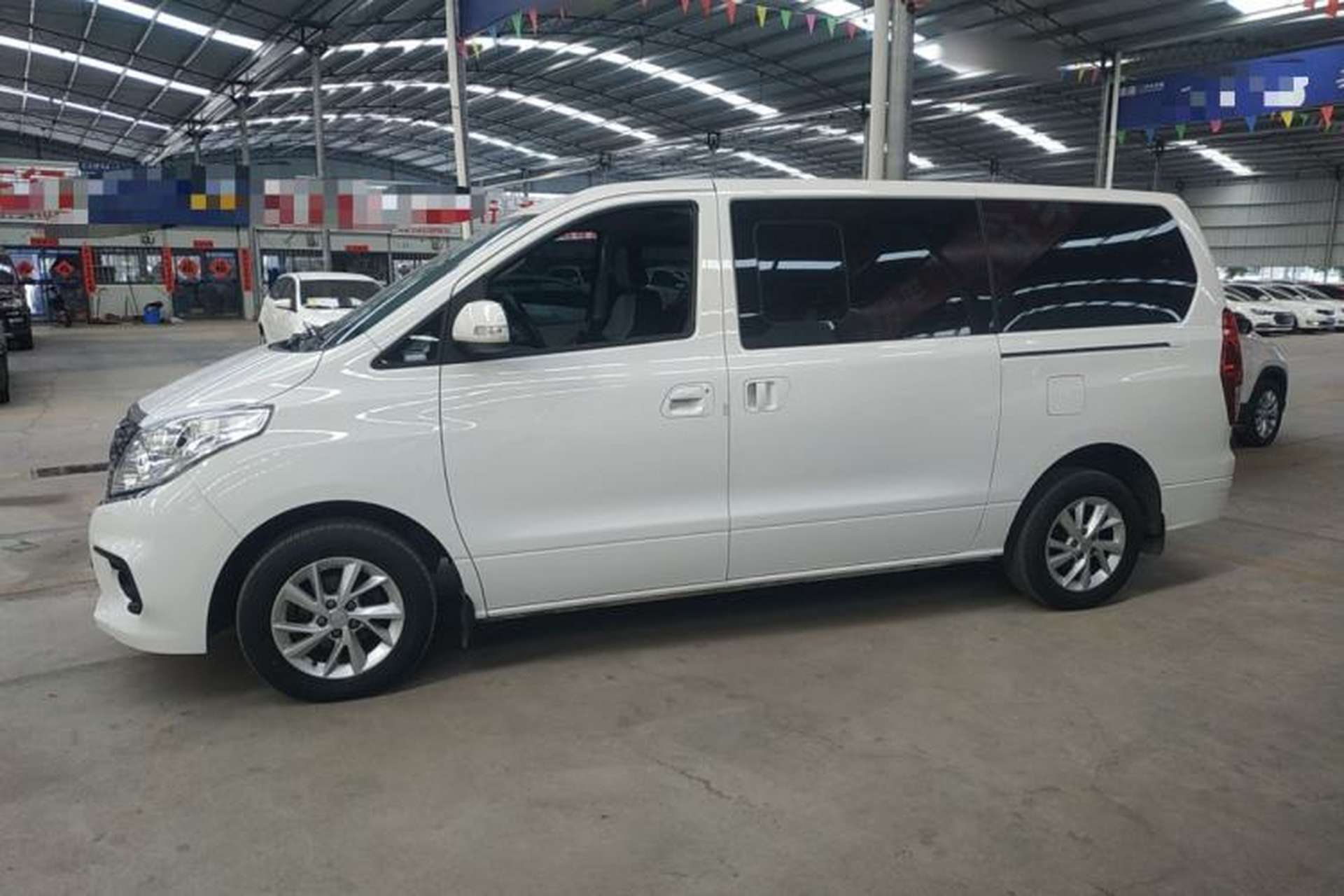 Used FORTHING Lingzhi PLUS 2024 1.5T Manual Luxury 7-Seater Left Side