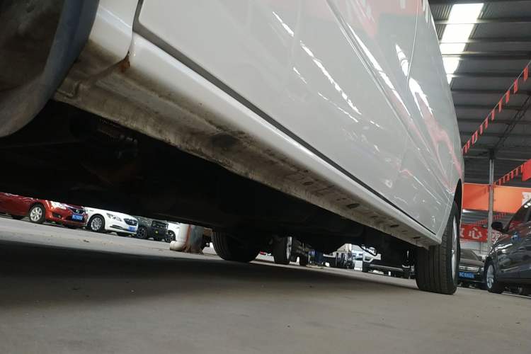 Used FORTHING Lingzhi PLUS 2024 1.5T Manual Luxury 7-Seater Left Side Sill
