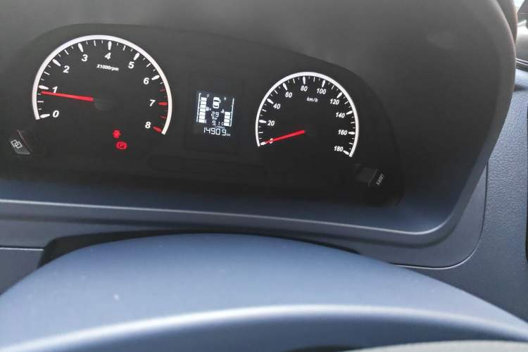 Used FORTHING Lingzhi PLUS 2024 1.5T Manual Luxury 7-Seater Odometer Close Up
