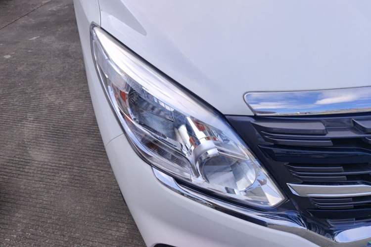 Used FORTHING Lingzhi PLUS 2024 1.5T Manual Luxury 7-Seater Right Front Headlight