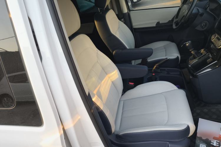 Used FORTHING Lingzhi PLUS 2024 1.5T Manual Luxury 7-Seater Right Front Seat