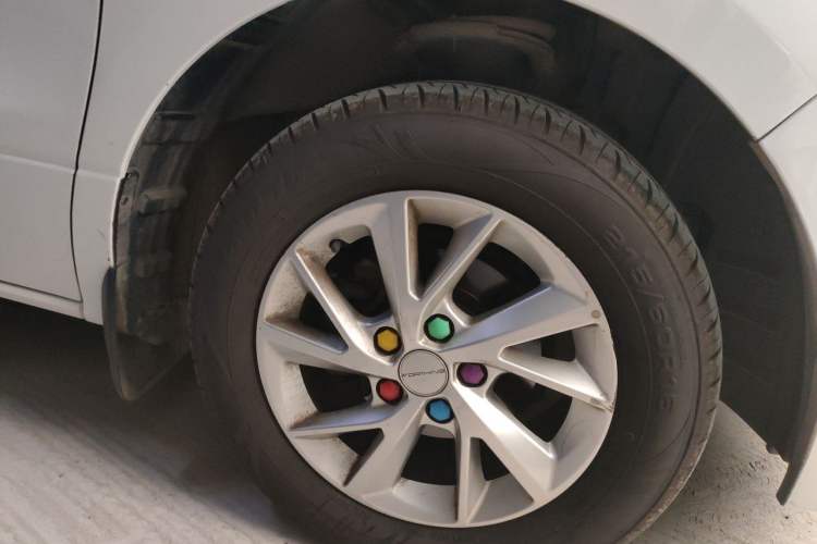 Used FORTHING Lingzhi PLUS 2024 1.5T Manual Luxury 9-Seater Right Front Wheel Hub