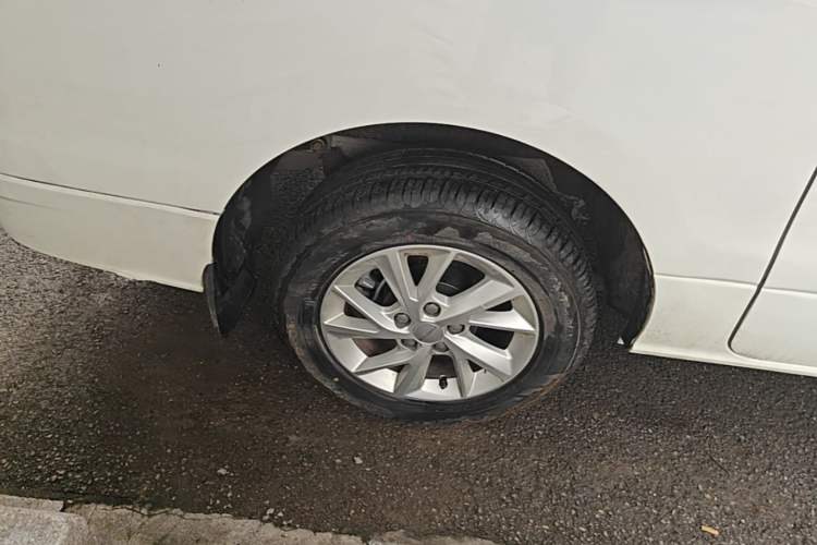 Used FORTHING Lingzhi PLUS 2024 1.5T Manual Luxury 7-Seater Right Rear Wheel Hub