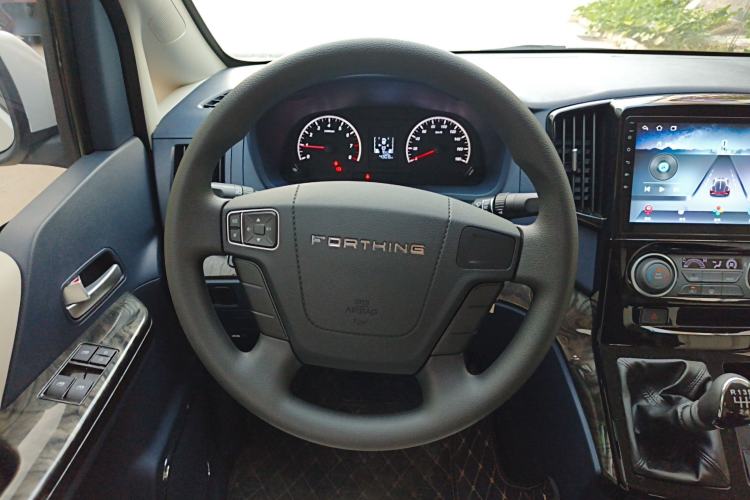 Used FORTHING Lingzhi PLUS 2024 1.5T Manual Luxury 9-Seater Steering Wheel