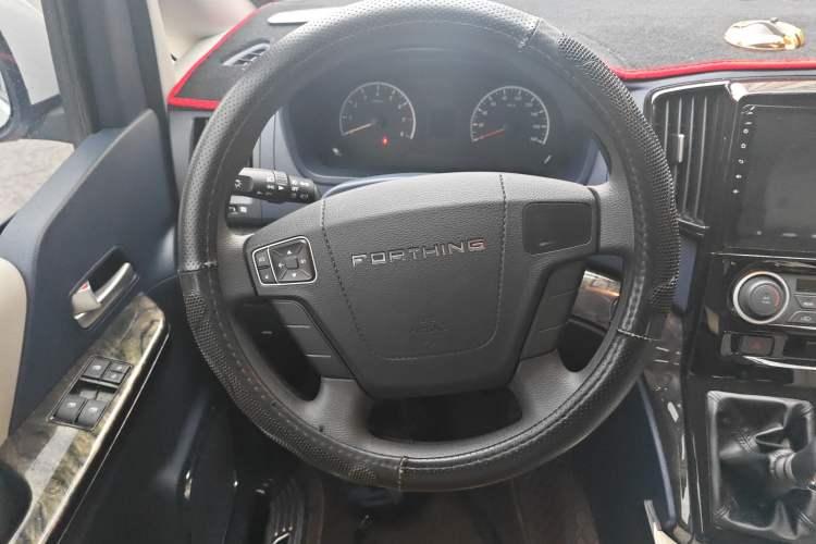 Used FORTHING Lingzhi PLUS 2024 1.5T Manual Luxury 9-Seater Steering Wheel