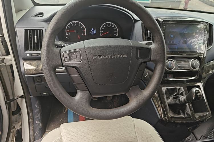 Used FORTHING Lingzhi PLUS 2024 1.5T Manual Luxury 7-Seater Steering Wheel