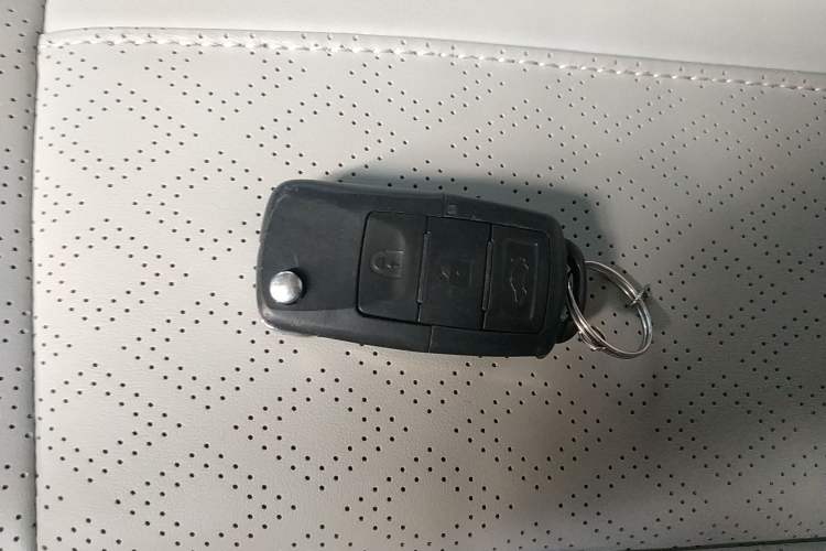 Used FORTHING Lingzhi PLUS 2024 1.5T Manual Luxury 7-Seater Vehicle Key