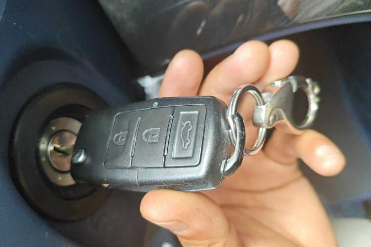 Used FORTHING Lingzhi PLUS 2024 1.5T Manual Luxury 7-Seater Vehicle Key