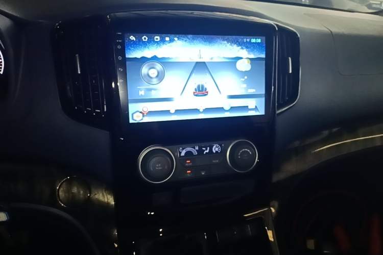 Used FORTHING Lingzhi PLUS 2025 Model 1.5T Manual Luxury Edition 7-seater Audio And AC Panel