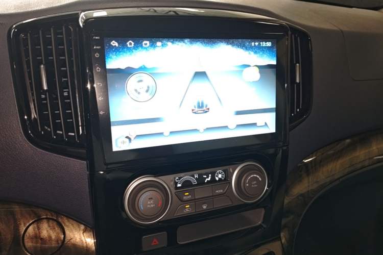 Used FORTHING Lingzhi PLUS 2025 Model 1.5T Manual Luxury Edition 7-seater Audio And AC Panel