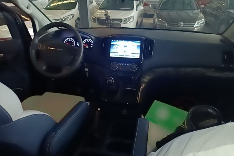 Used FORTHING Lingzhi PLUS 2025 Model 1.5T Manual Luxury Edition 7-seater Center Console