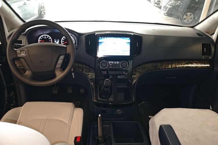 Used FORTHING Lingzhi PLUS 2025 Model 1.5T Manual Luxury Edition 7-seater Center Console