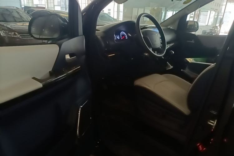 Used FORTHING Lingzhi PLUS 2025 Model 1.5T Manual Luxury Edition 7-seater Driver Seat