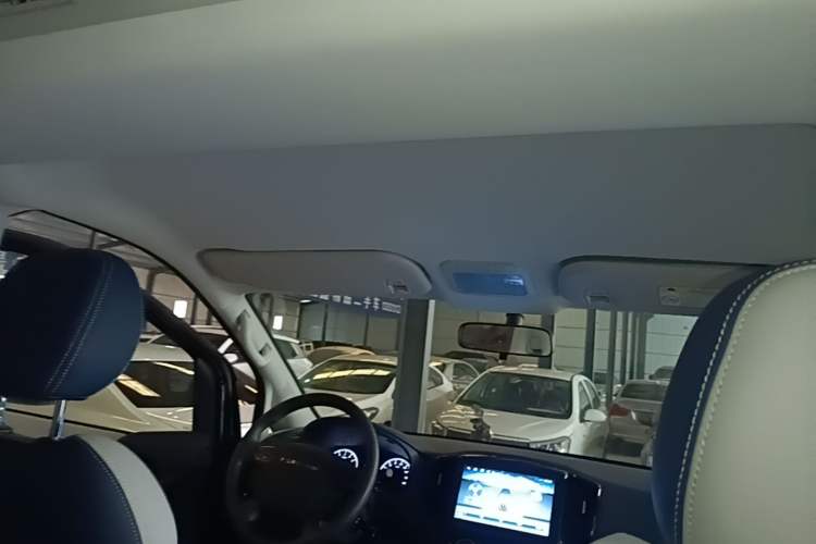 Used FORTHING Lingzhi PLUS 2025 Model 1.5T Manual Luxury Edition 7-seater Headliner