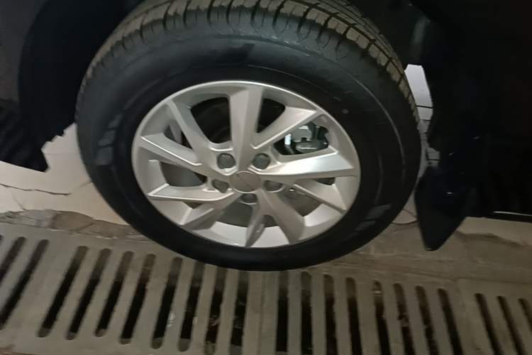 Used FORTHING Lingzhi PLUS 2025 Model 1.5T Manual Luxury Edition 7-seater Left Front Wheel Hub